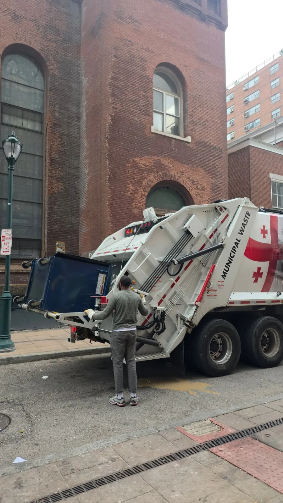 Metro Waste Solutions mixed operations in the Philadelphia metro area — real fleet photo 3