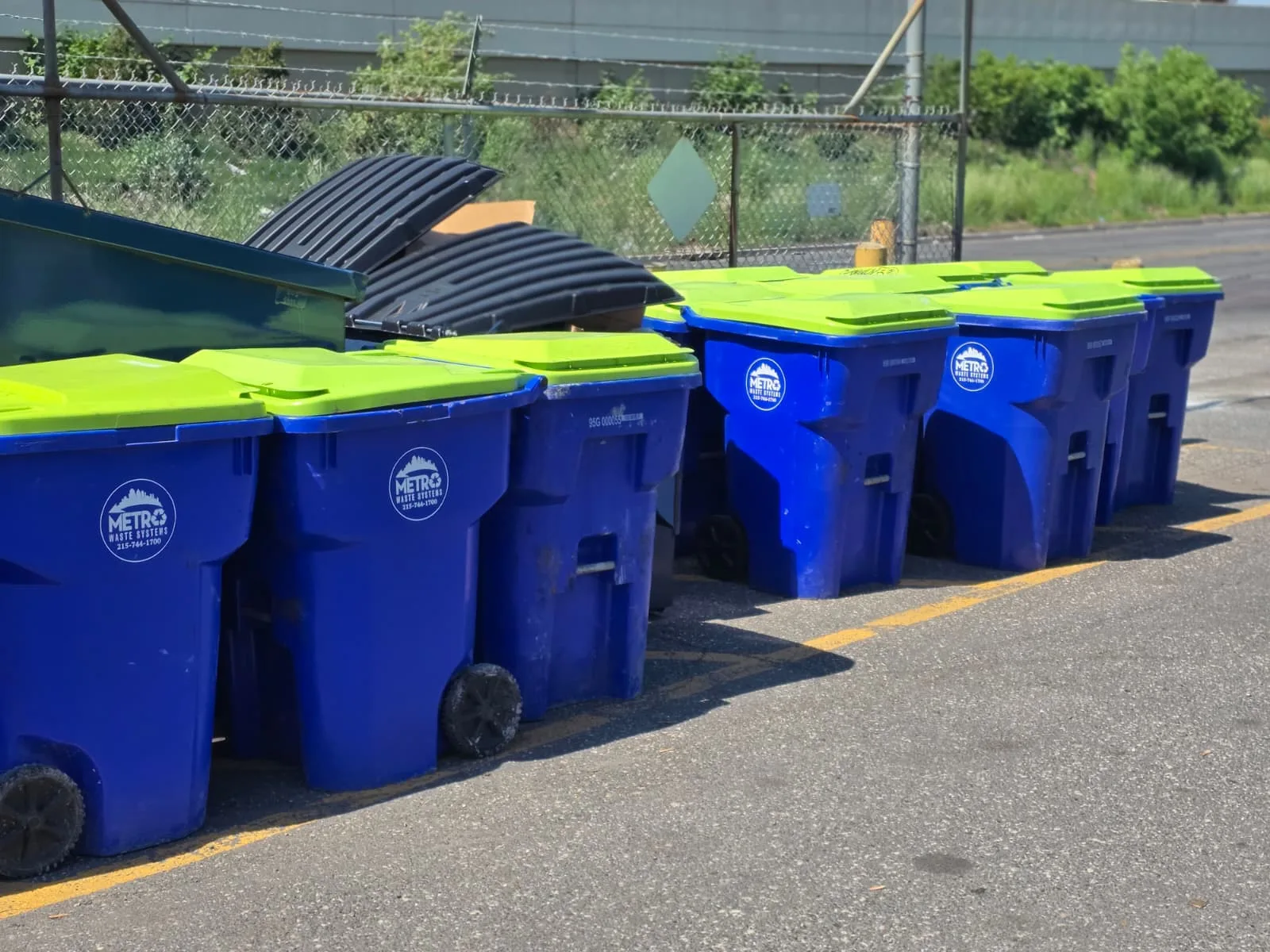 Metro Waste Solutions mixed operations in the Philadelphia metro area — real fleet photo 5