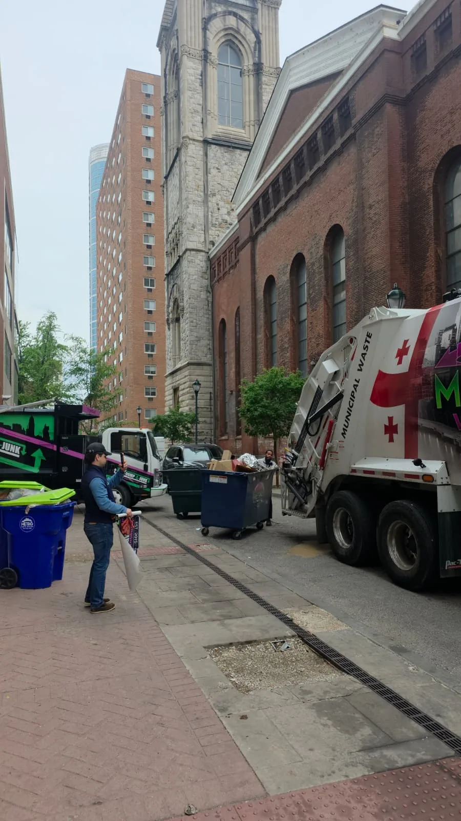 Metro Waste Solutions mixed operations in the Philadelphia metro area — real fleet photo 8