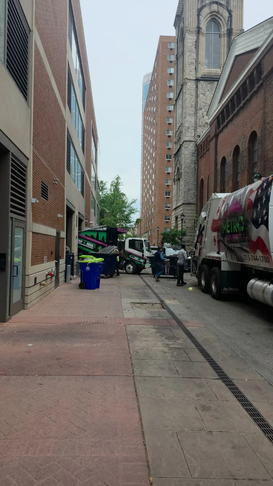 Metro Waste Solutions mixed operations in the Philadelphia metro area — real fleet photo 19