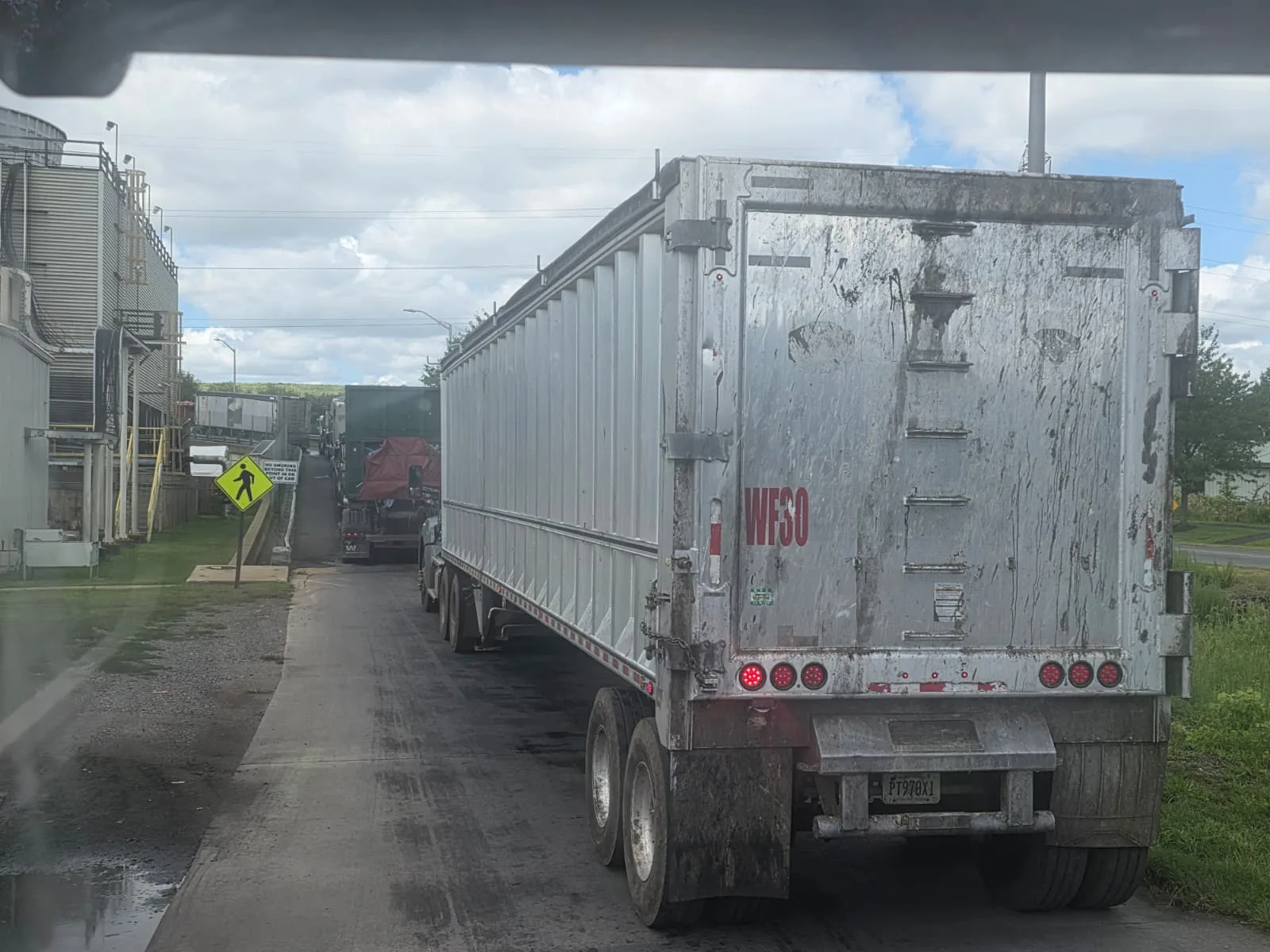 Metro Waste Solutions front-load service in the Philadelphia metro area — real fleet photo 20