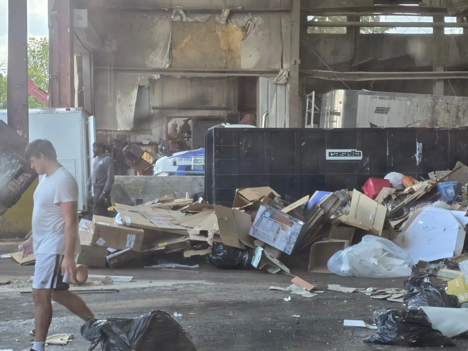 Metro Waste Solutions landfill hauling in the Philadelphia metro area — real fleet photo 2