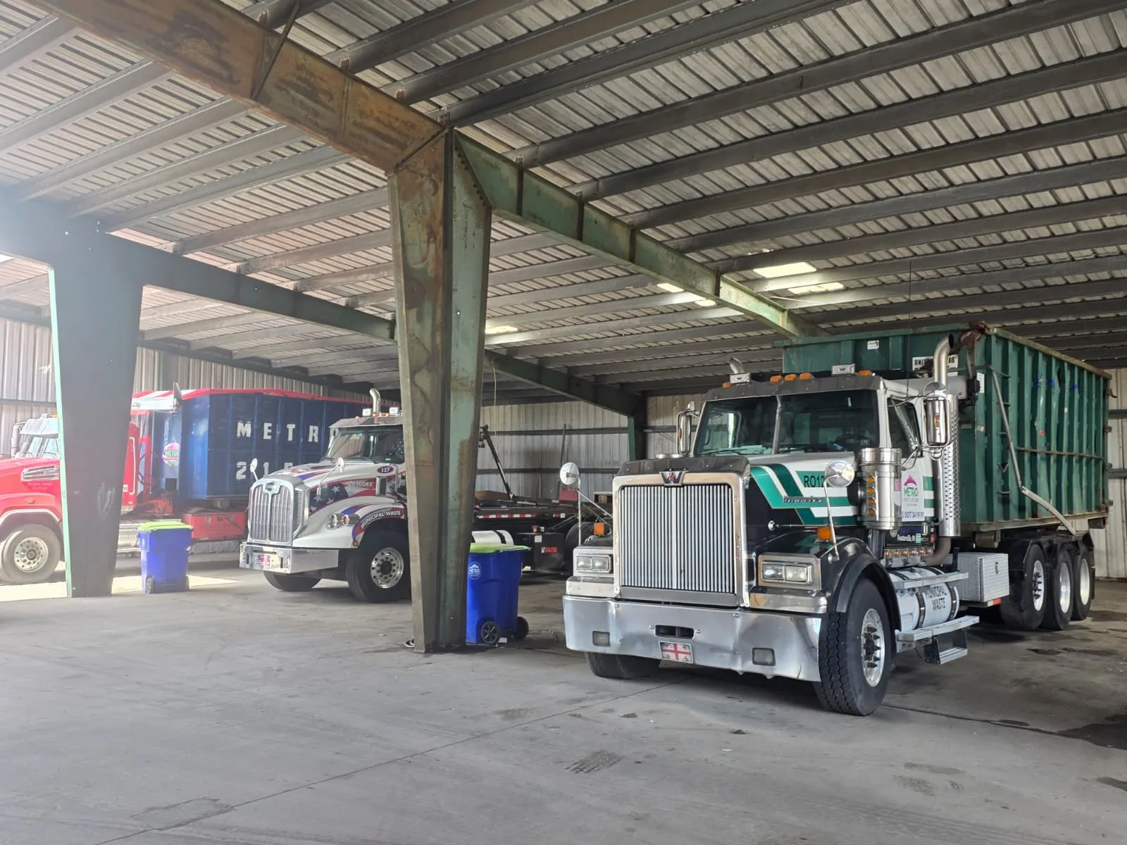 Locally owned Metro Waste Solutions fleet serving Philadelphia, Bucks, Montgomery and Delaware County — commercial waste photo 6
