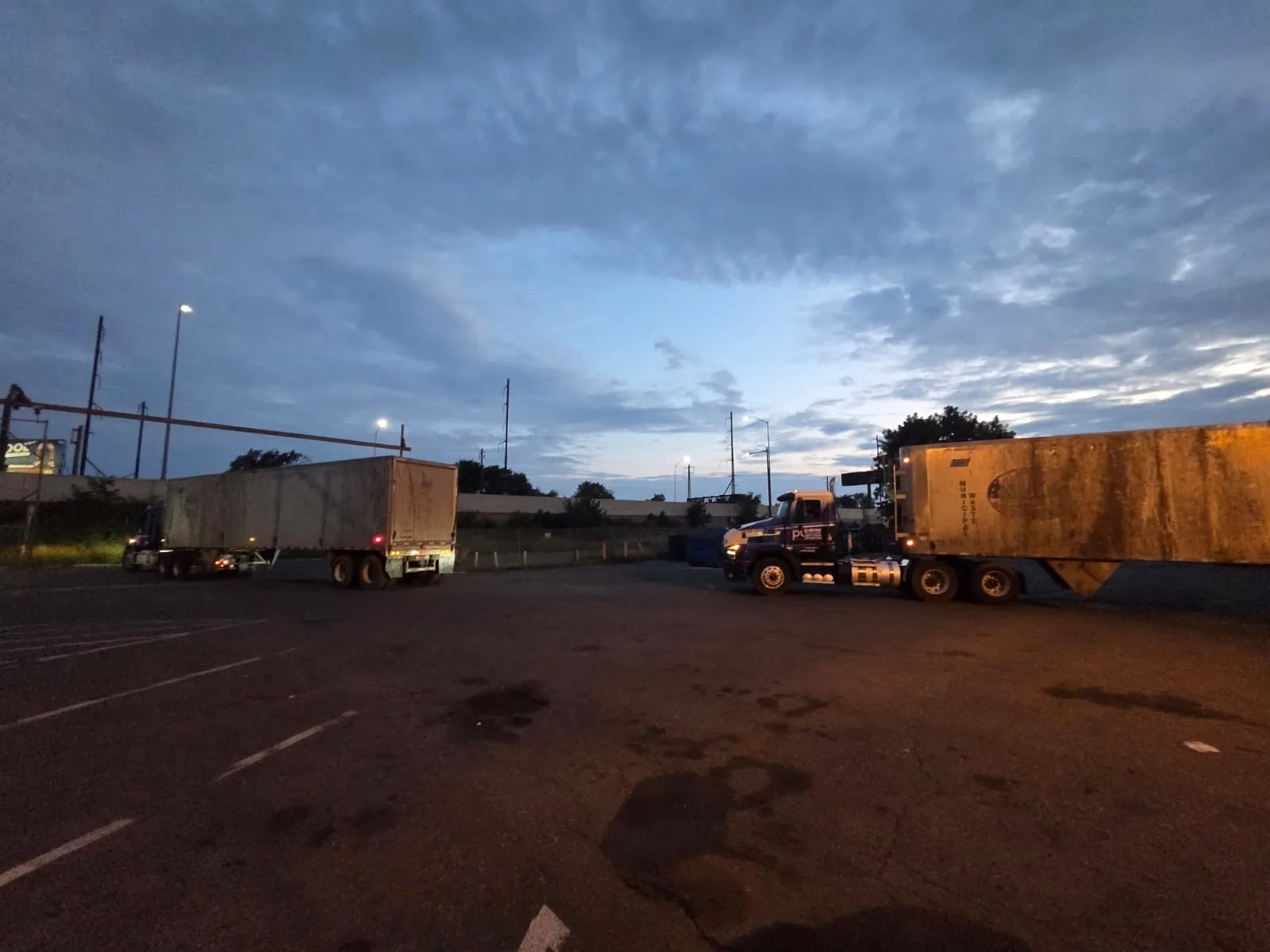 Metro Waste Solutions metro yard in the Philadelphia metro area — real fleet photo 3