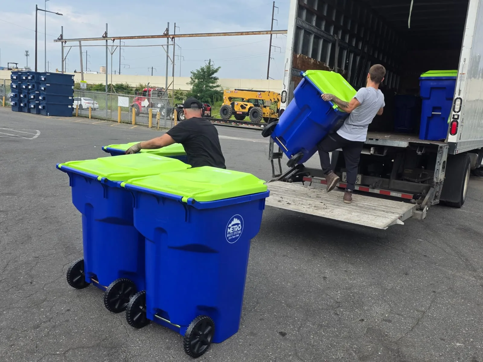 Metro Waste Solutions rear-load collection in the Philadelphia metro area — real fleet photo 17