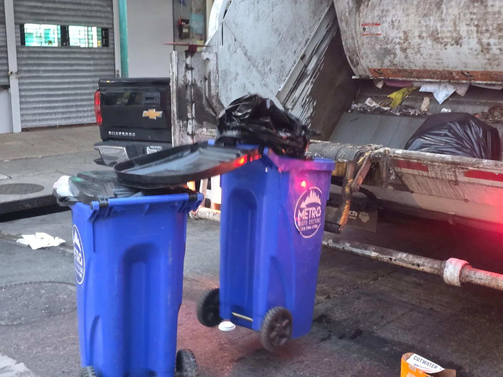 Metro Waste Solutions rear-load collection in the Philadelphia metro area — real fleet photo 45