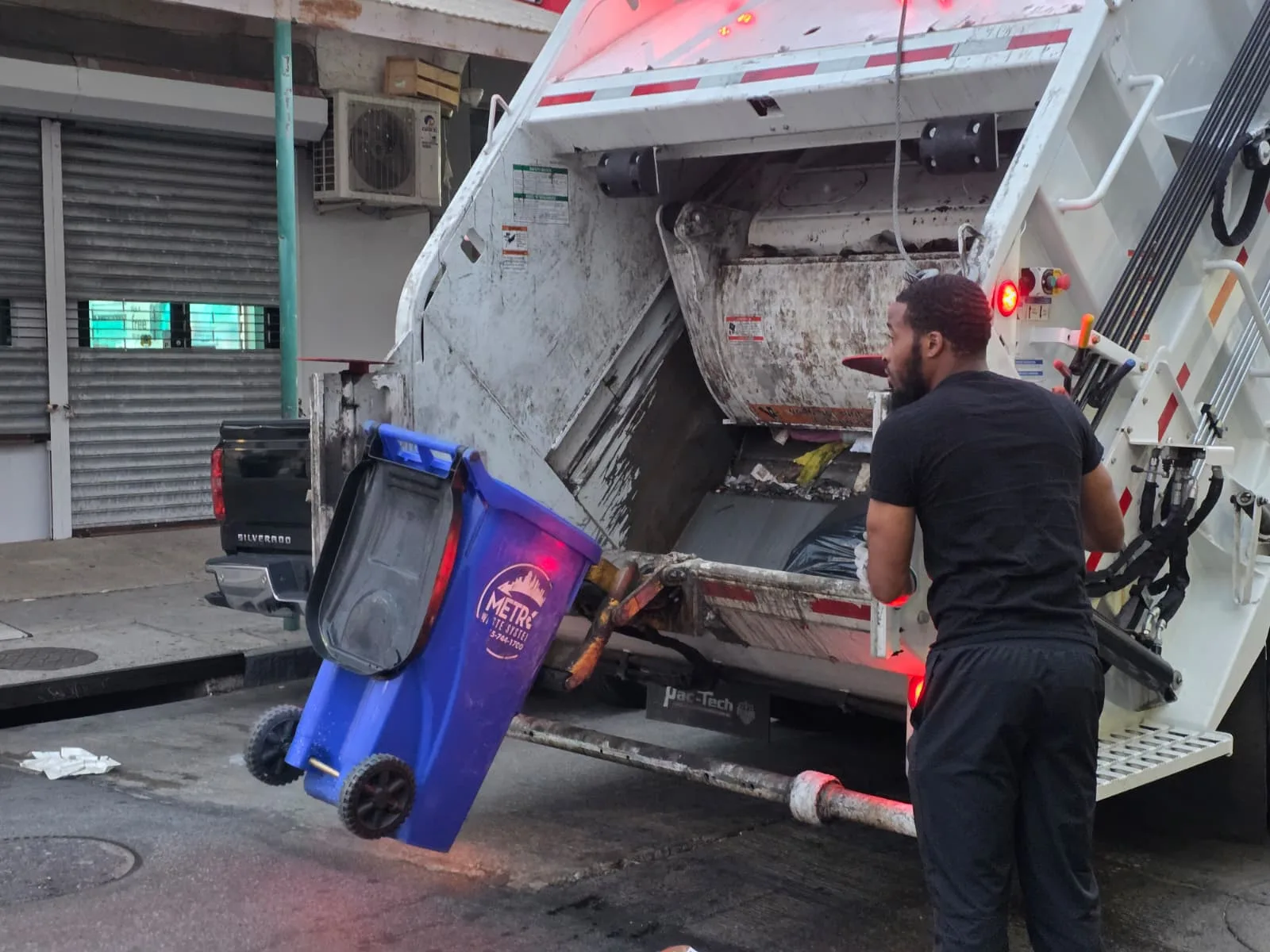 Metro Waste Solutions rear-load collection in the Philadelphia metro area — real fleet photo 47