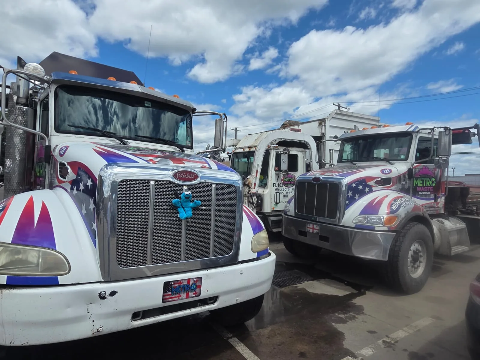 Metro Waste Solutions roll-off delivery in the Philadelphia metro area — real fleet photo 5