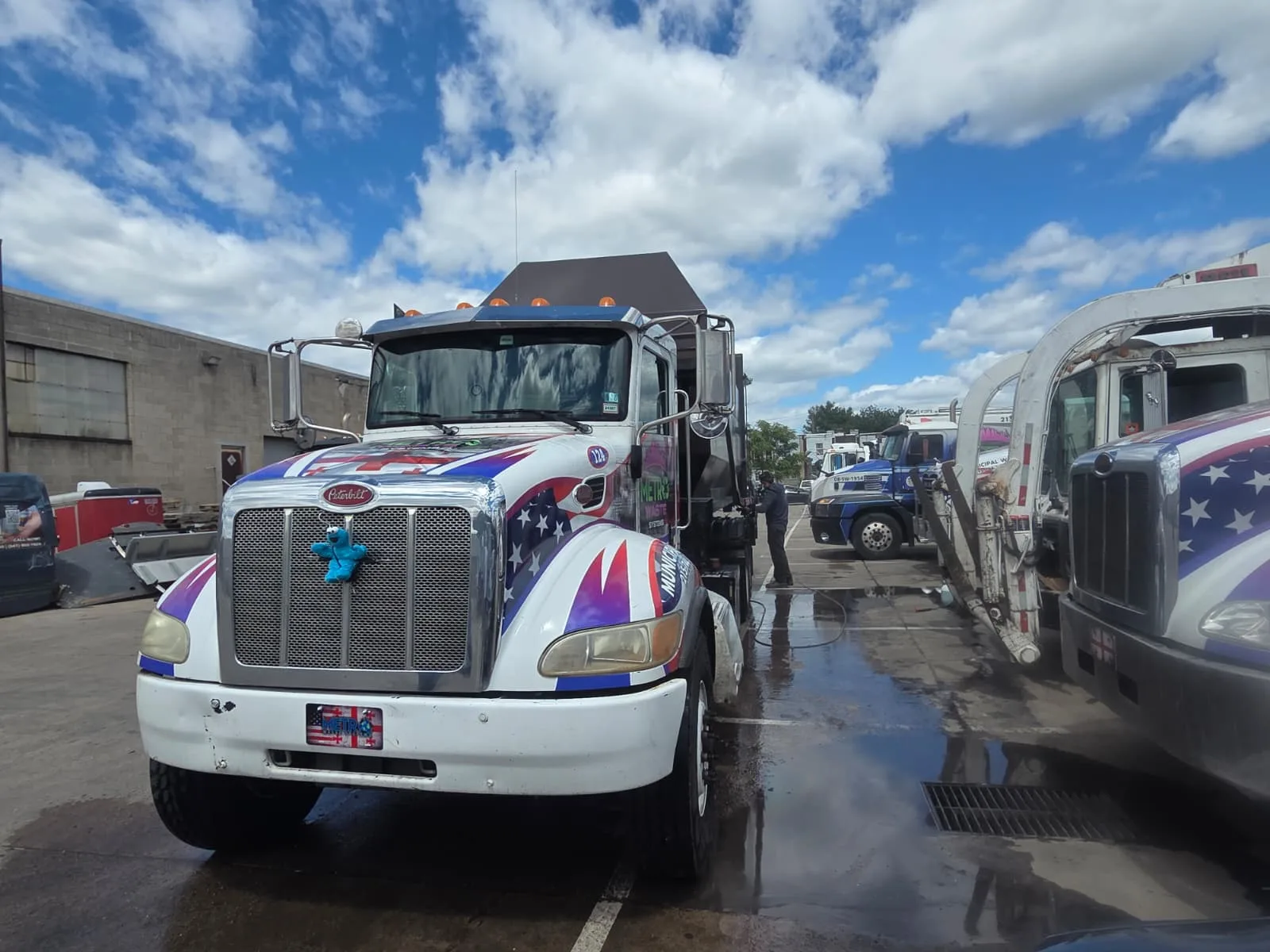 Metro Waste Solutions roll-off delivery in the Philadelphia metro area — real fleet photo 6
