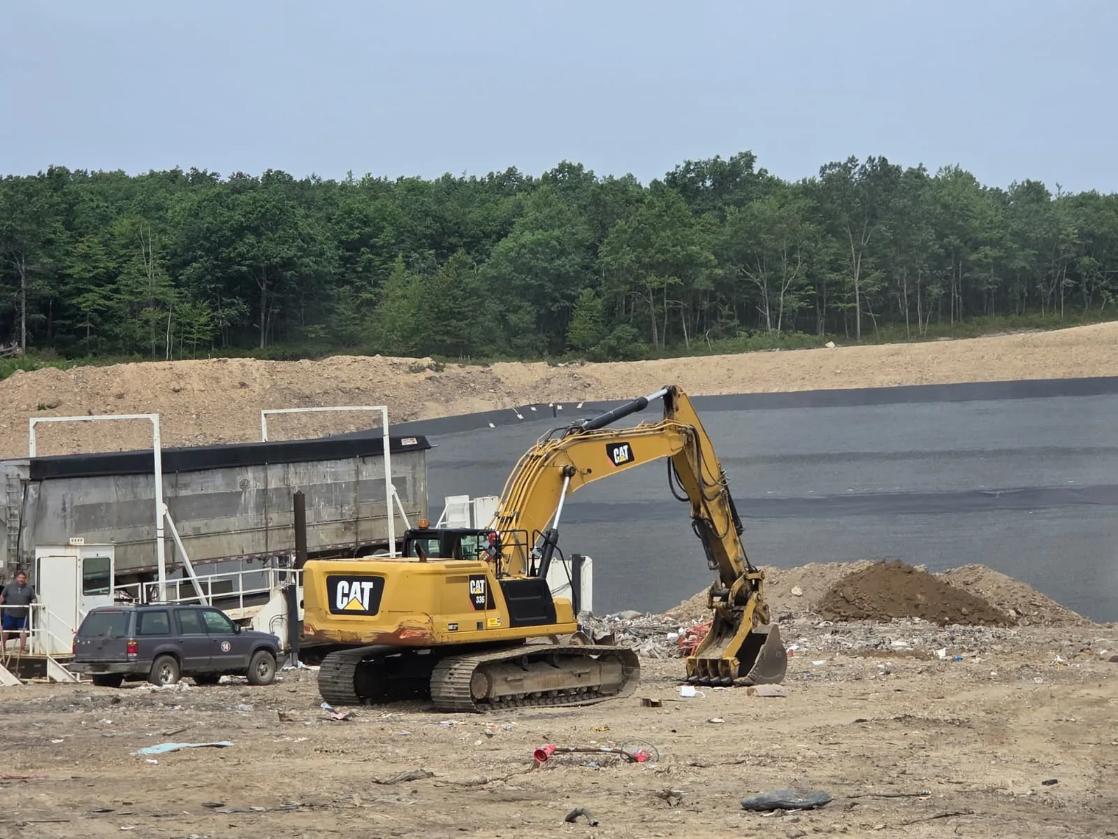 Metro Waste Solutions tipper trailers in the Philadelphia metro area — real fleet photo 4