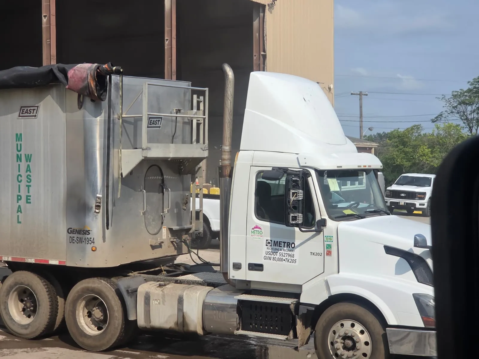 Metro Waste Solutions tipper trailers in the Philadelphia metro area — real fleet photo 27