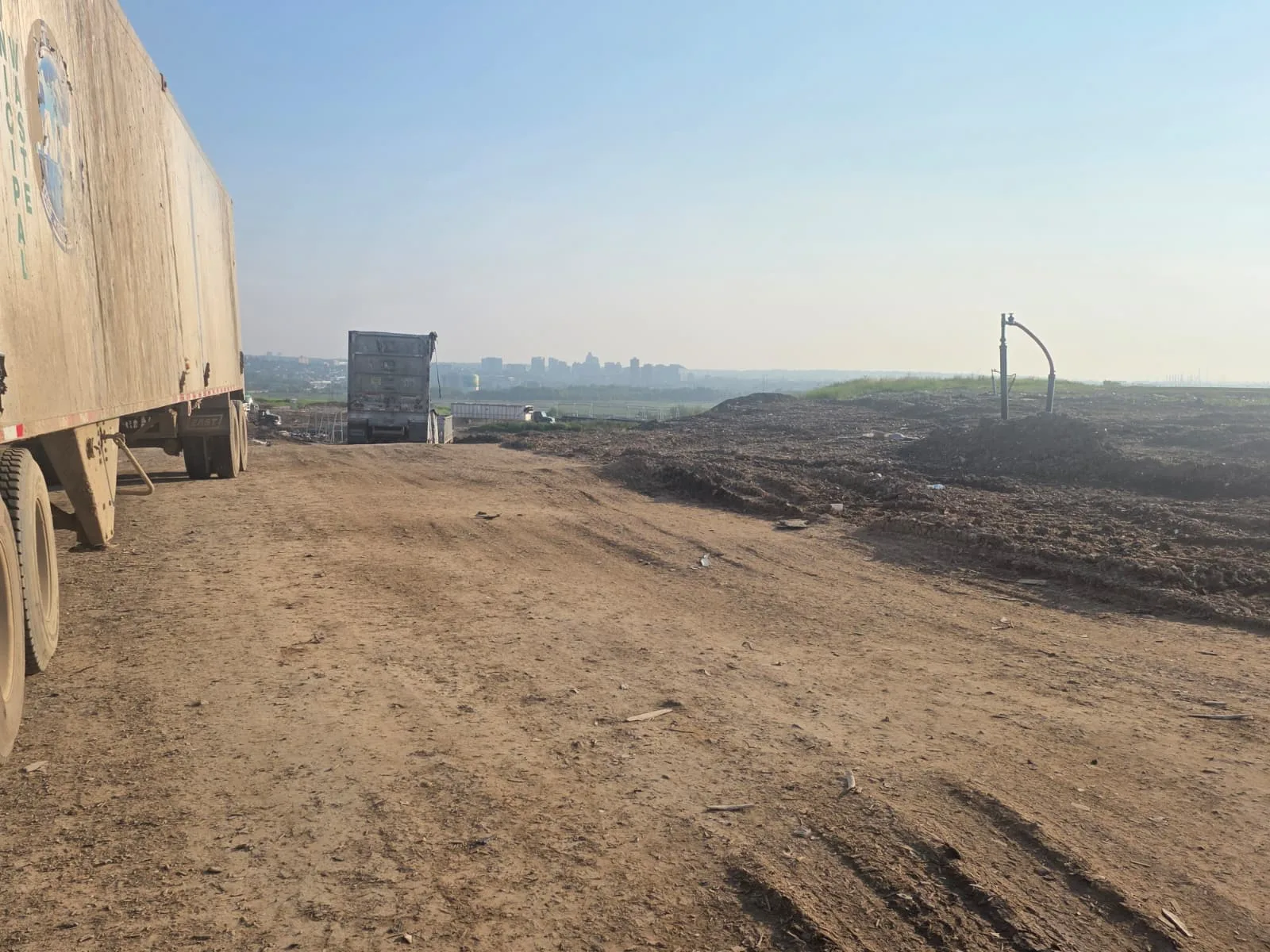 Metro Waste Solutions tipper trailers in the Philadelphia metro area — real fleet photo 28