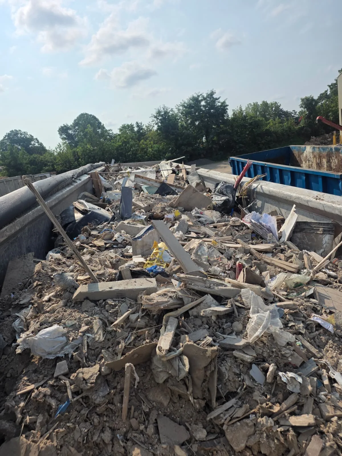 Metro Waste Solutions tipper trailers in the Philadelphia metro area — real fleet photo 29
