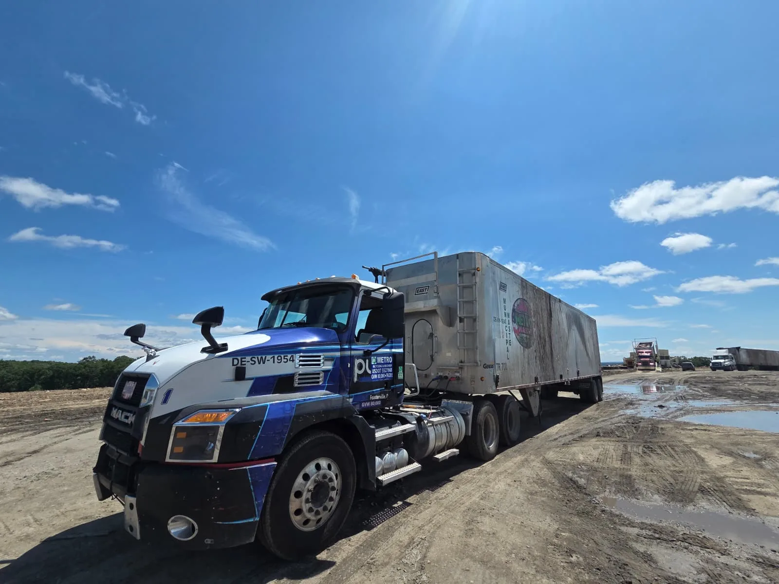 Metro Waste Solutions transfer station in the Philadelphia metro area — real fleet photo 4
