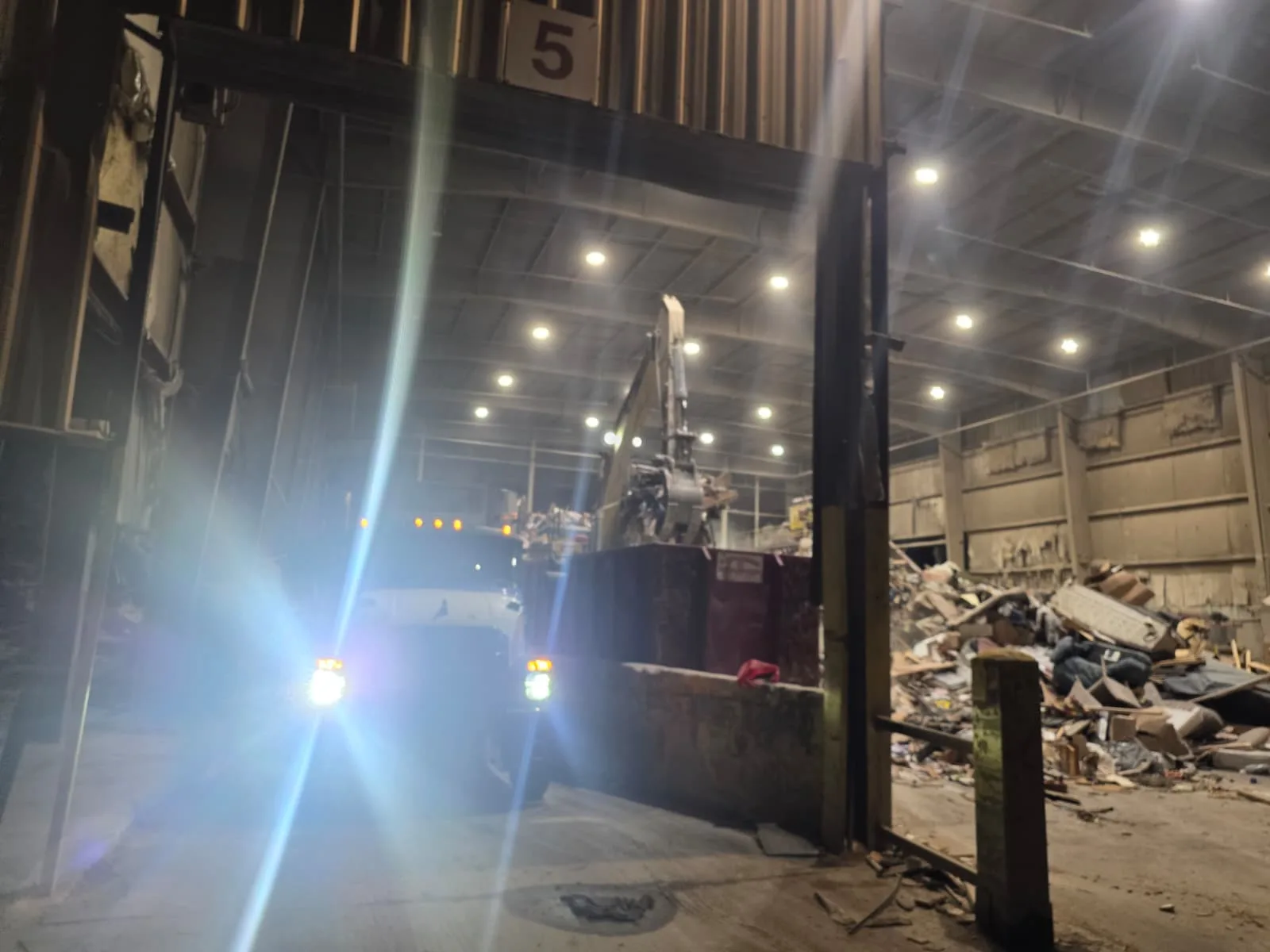 Metro Waste Solutions transfer station in the Philadelphia metro area — real fleet photo 5