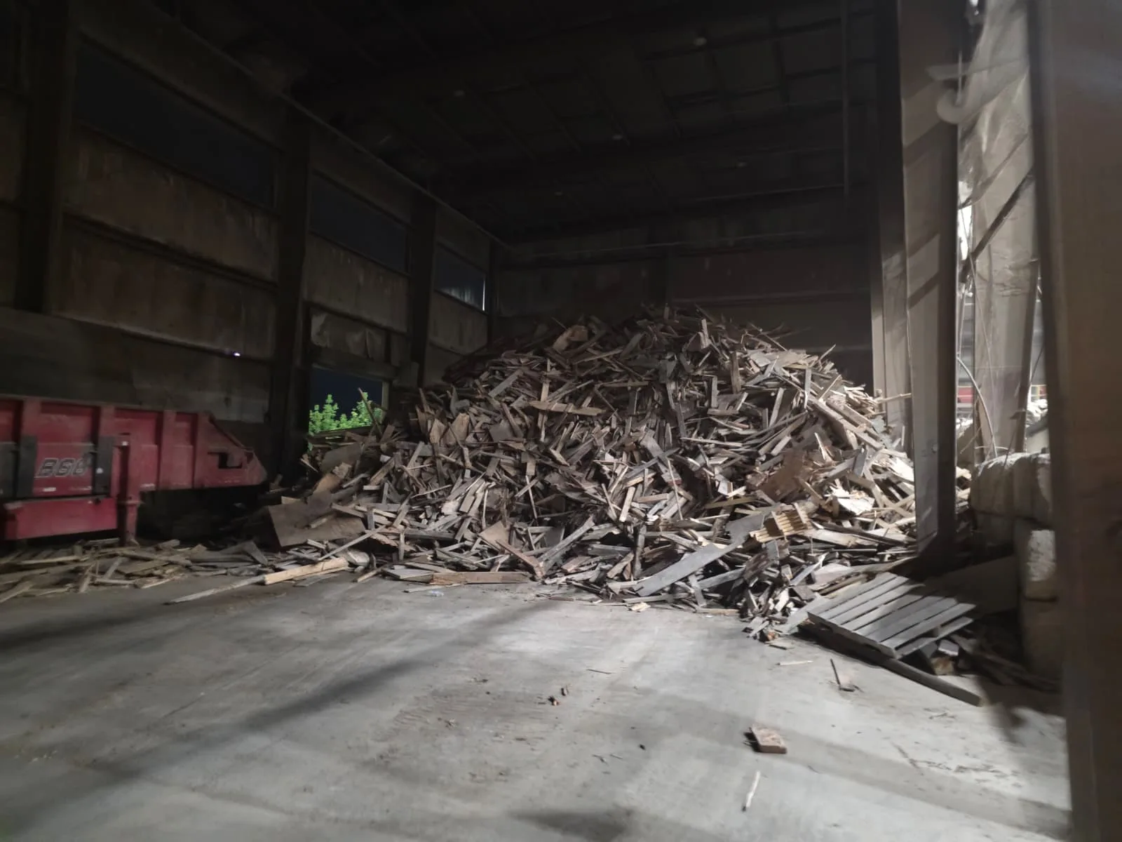 Metro Waste Solutions transfer station in the Philadelphia metro area — real fleet photo 8