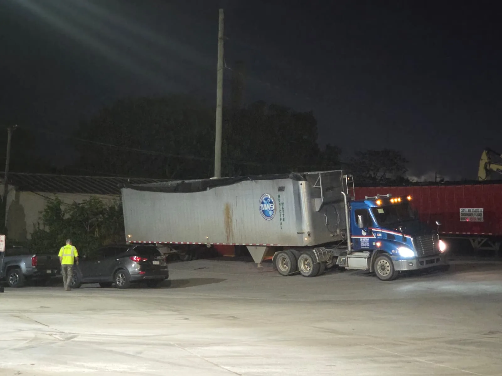 Metro Waste Solutions transfer station in the Philadelphia metro area — real fleet photo 13